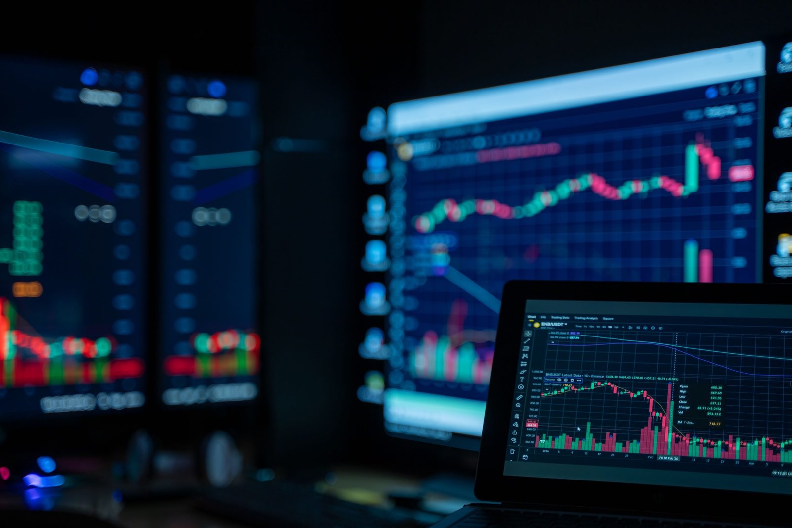 A professional financial data journalism photograph capturing complex asset index visualization charts representing how the Goldman Sachs merger record advisory system functions