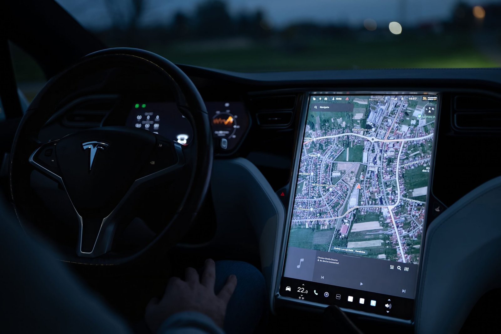 A professional transport journalism photograph capturing high-fidelity automated neural network dashboards representing how the Tesla autonomous FSD software protocol executes