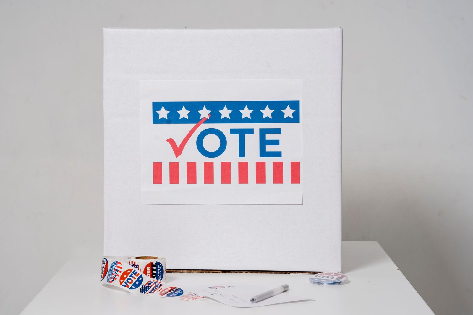 3D graphics depicting American ballot boxes, election voting pins, and political state map indicators highlighting Michigan primary voting counts
